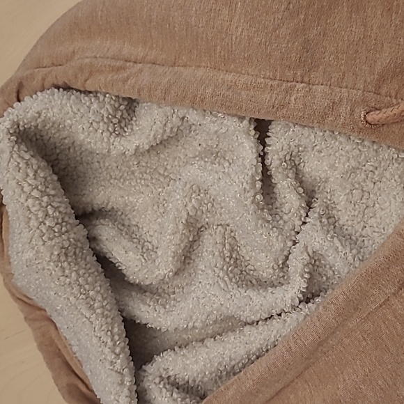 LIKE NEW Victoria's Secret Cream Colored Sherpa Faux Fur Lined Hoodie Modal - Picture 9 of 12